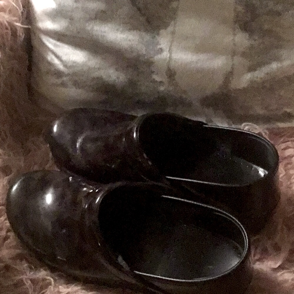 dansko patent leather shoes